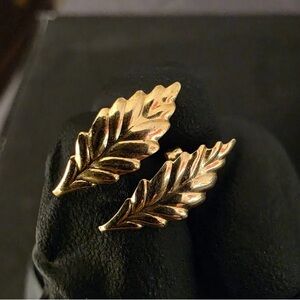 14k yellow gold Leaf Design earrings